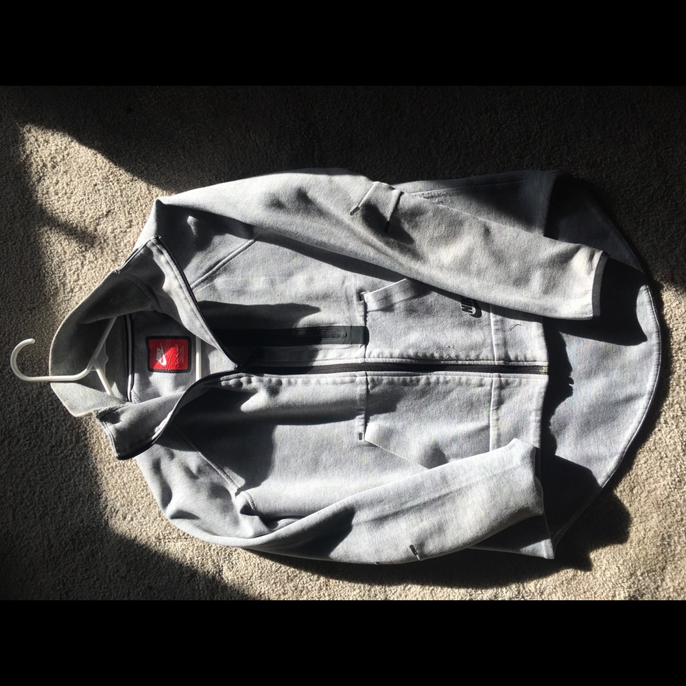 Women's gray Nike tech